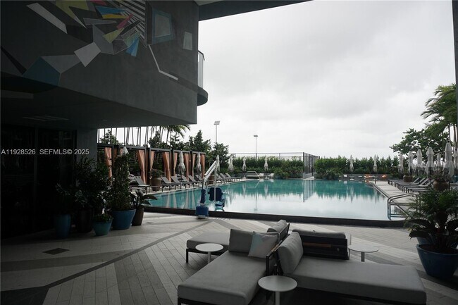 Building Photo - 121 NE 34th St