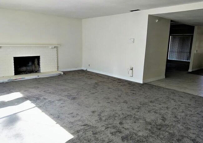 Building Photo - 632 Kenoak Dr