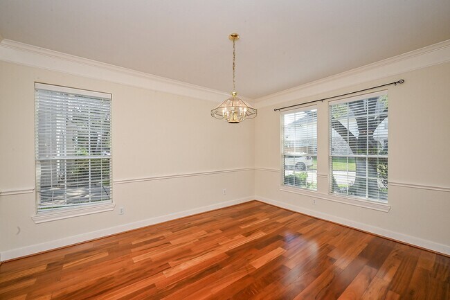 Building Photo - 1547 Lakeside Enclave Dr