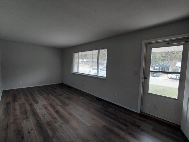 Building Photo - 109 Elliot
