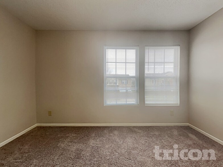 Building Photo - 1618 Howell Dr