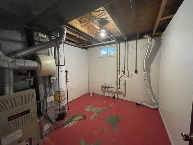 Building Photo - 15112 Lincoln Cir