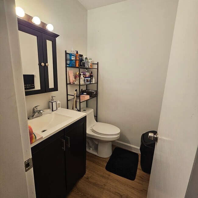 Building Photo - 1129 N Shore Rd