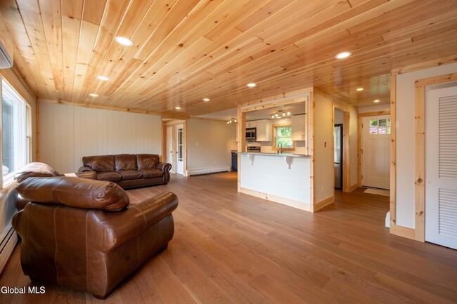 Building Photo - 871 Trout Lake Rd