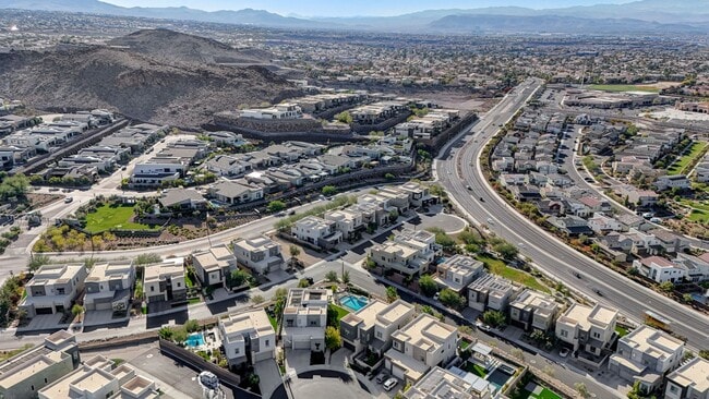 Building Photo - Distinctive Fully Furnished Estate in The Canyons!