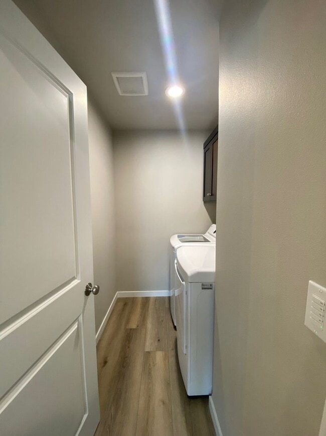 Building Photo - 105 Citation Ct