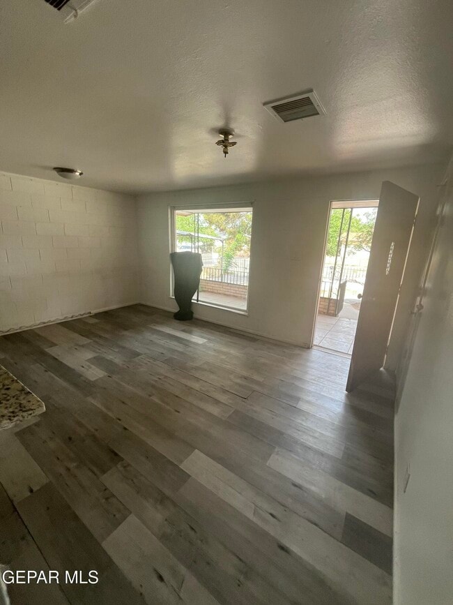 Building Photo - 216 Pacific Dr