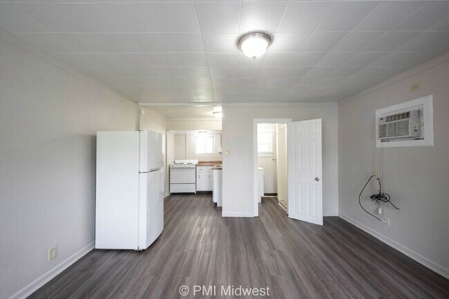 Building Photo - "Cozy Studio Living: Efficient & Affordable Space in Greenfield, IN!"