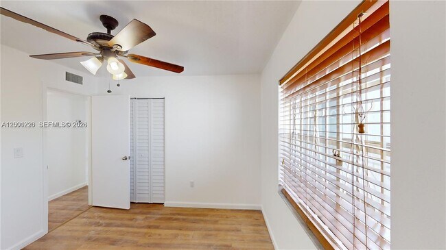 Building Photo - 160 SW 30th Ave