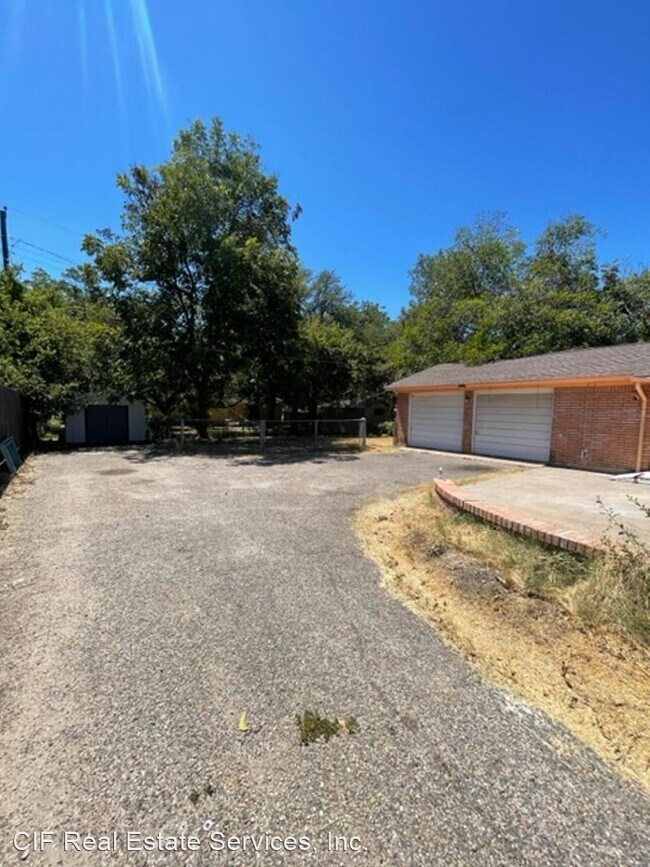 Building Photo - 3 br, 2 bath House - 1218 Parkdale Dr.