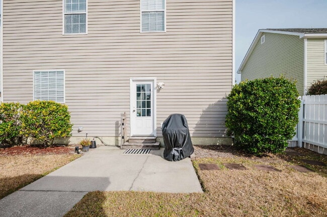 Building Photo - Furnished 3 Bedroom Home in Bluffton Park
