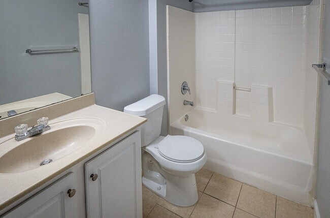 Building Photo - Available for Immediate Move in!  Gorgeous 2 Bedroom Condo with Garage on the 1st Floor!