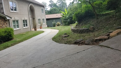 Building Photo - 1932 Lake Lucerne Dr SW