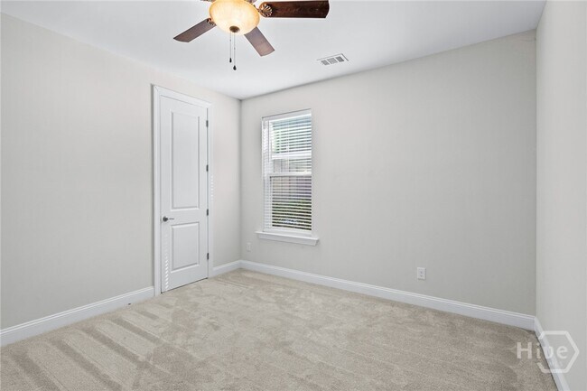 Building Photo - 241 Ridgewood Park Dr S