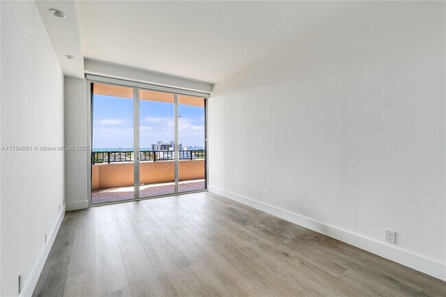 Building Photo - 251 Crandon Blvd