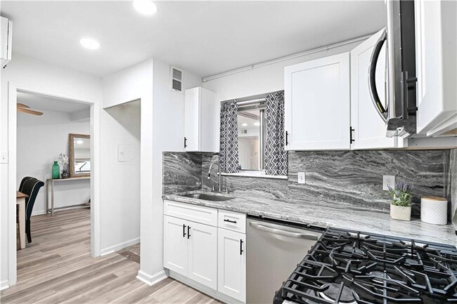 Building Photo - 4300 Roswell Rd NE