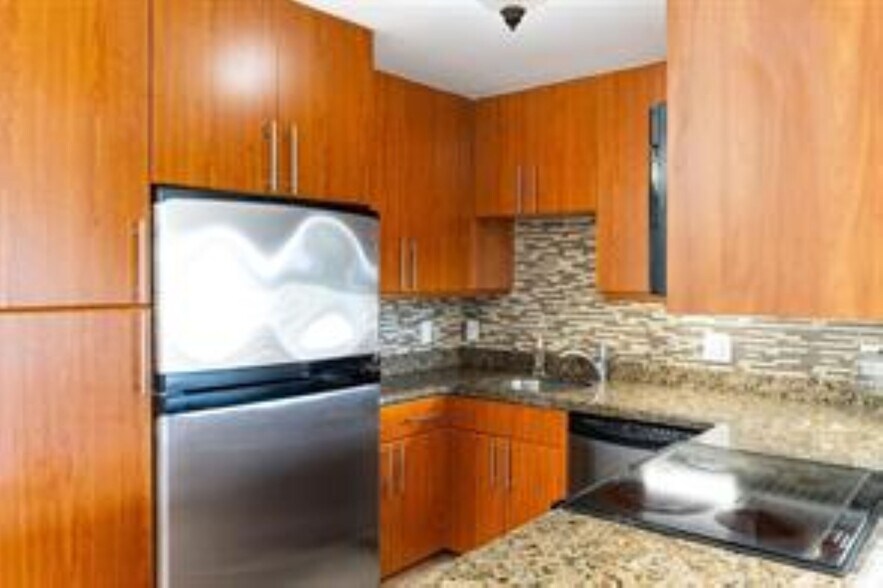 Building Photo - 4848 NE 23rd Ave