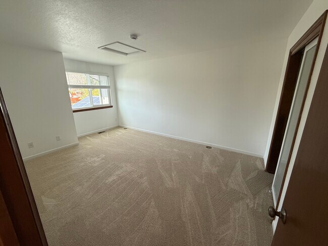 Building Photo - 2060 Yarrow St