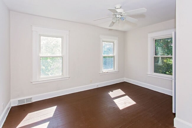 Building Photo - BOND HILL-  3 STORY 3 BEDRM 2 FULL BATH OPEN FLOOR PLAN w GARAGE