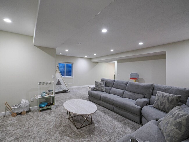 Building Photo - Beautiful House in Excellent Daybreak Location!