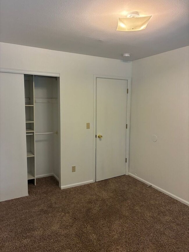 Building Photo - MOVE IN SPECIAL 2 WEEKS FREE! Lovely 3 Bed...