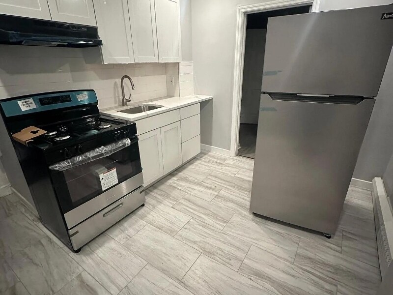 Building Photo - 16 River St