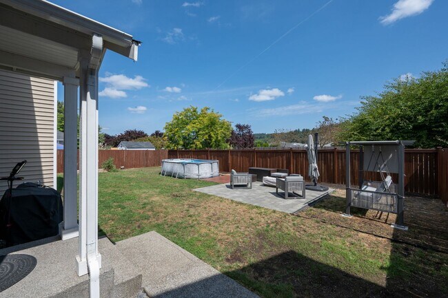 Building Photo - Amazing Home in Orting!!