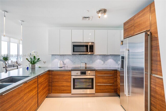 Building Photo - 601 NE 27th St