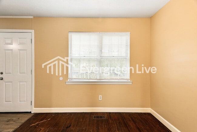 Building Photo - 1412 Highland Dr