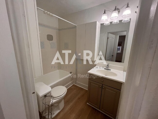 Building Photo - 745 E 3155 S