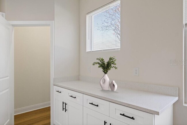 Building Photo - 4206 N Manhattan Ave