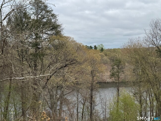 Building Photo - 158 River Rd