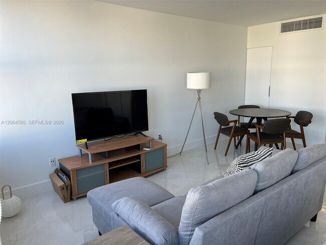 Building Photo - 2899 Collins Ave