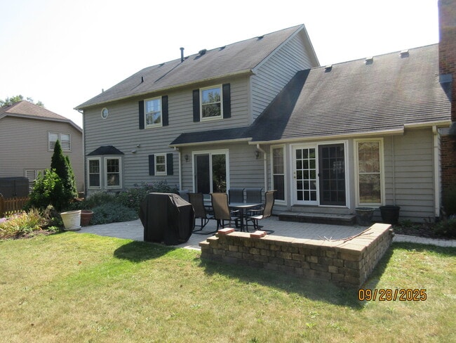 Building Photo - 1099 W Jefferson Ave