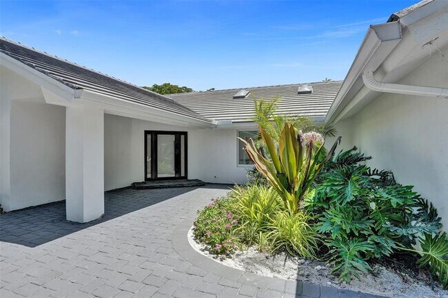 Building Photo - 2800 Banyan Blvd Cir NW