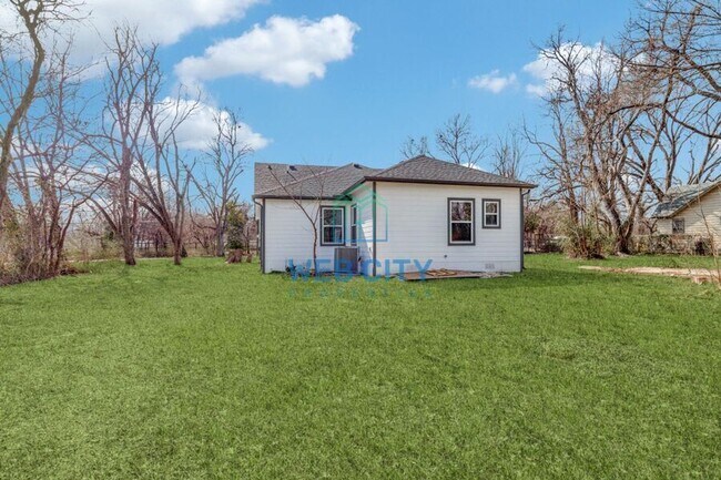 Building Photo - 3207 Mallory Dr