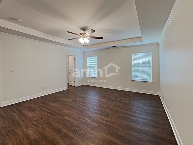 Building Photo - 4507 Tarpon Dr