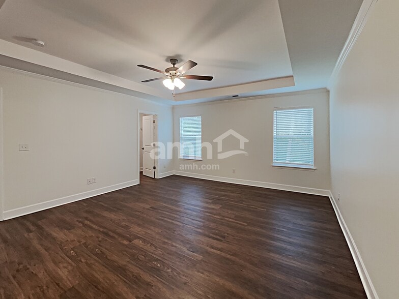 Building Photo - 4515 Tarpon Dr