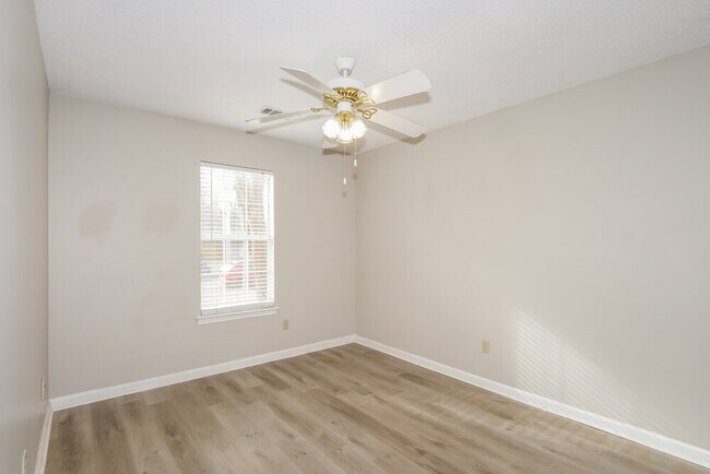 Building Photo - 6940 Brady Hill Dr