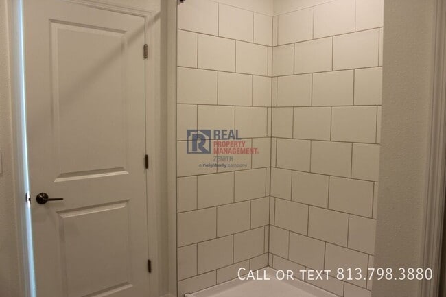 Building Photo - 1716 Tropical Oasis Ave