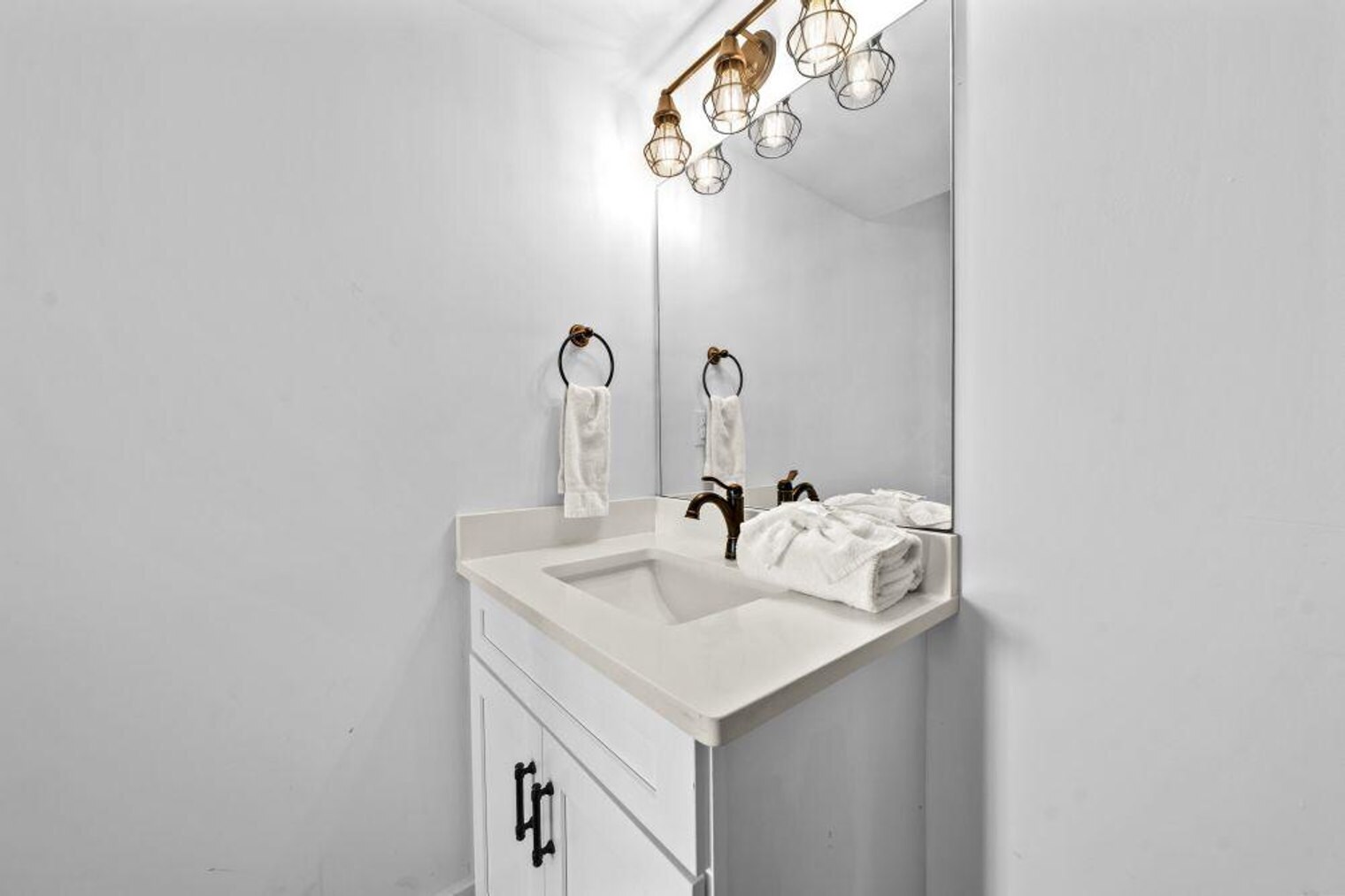 Building Photo - 7 W Gate