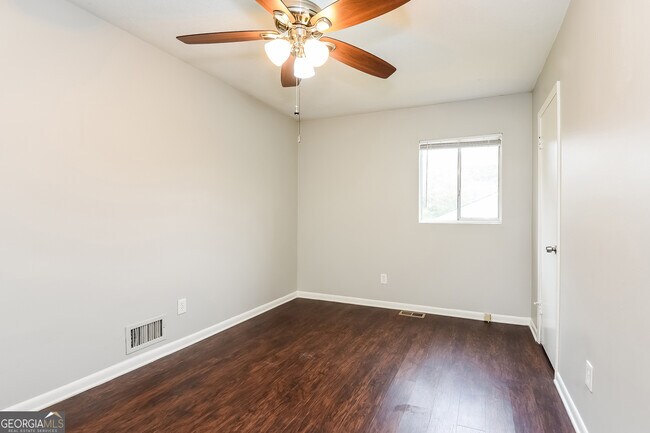 Building Photo - 251 Essex Dr