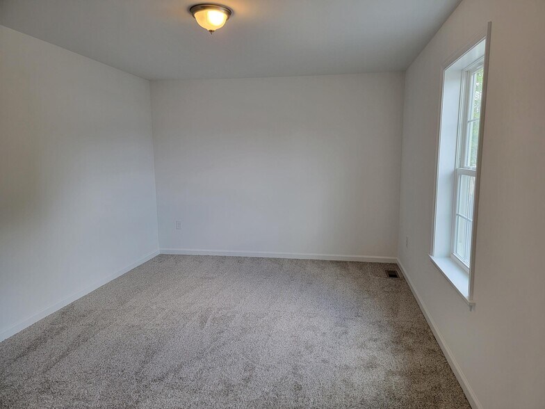 Building Photo - 108 Robert Cir