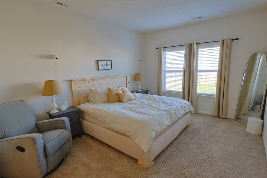 Building Photo - 1158 Thorny Ln