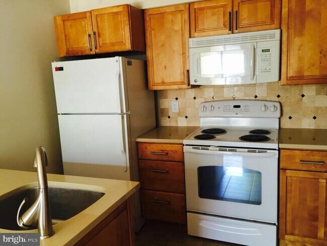 Building Photo - 18472 Bishopstone Ct