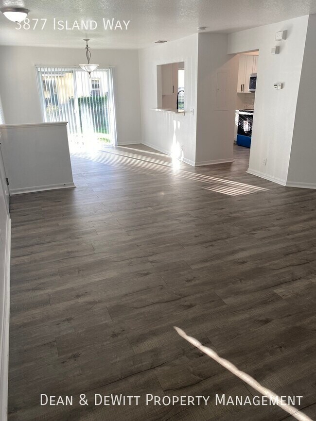 Building Photo - 3877 Island Way