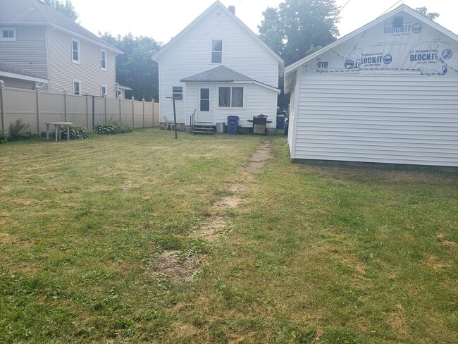 Building Photo - 2 bed 1 bath single family home in Wausau!...