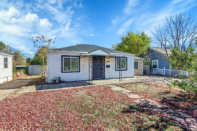 Primary Photo - $1,995 - 3 Bed, 1 Bath Newly Updated Home In Denver with Fenced in Yard!