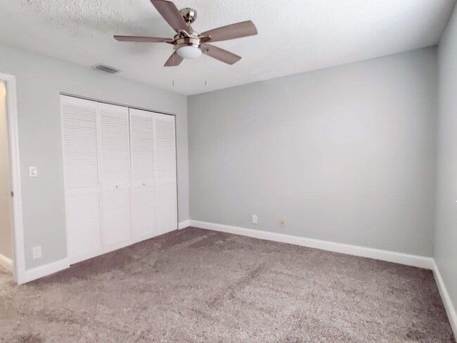 Building Photo - 6815 Via Regina