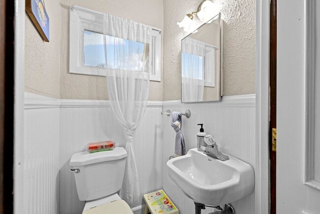 Building Photo - 4 Wianno Way